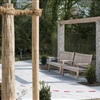 Nagelfluh Pergola Säulen mit Holzbank