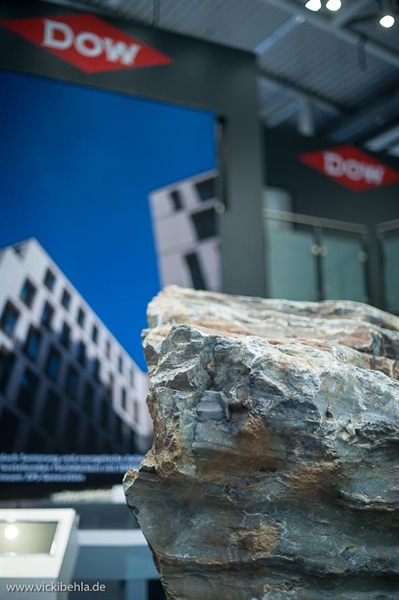 300 Millionen Jahre alter Gneis Findling auf der Messe BAU 2013 in München