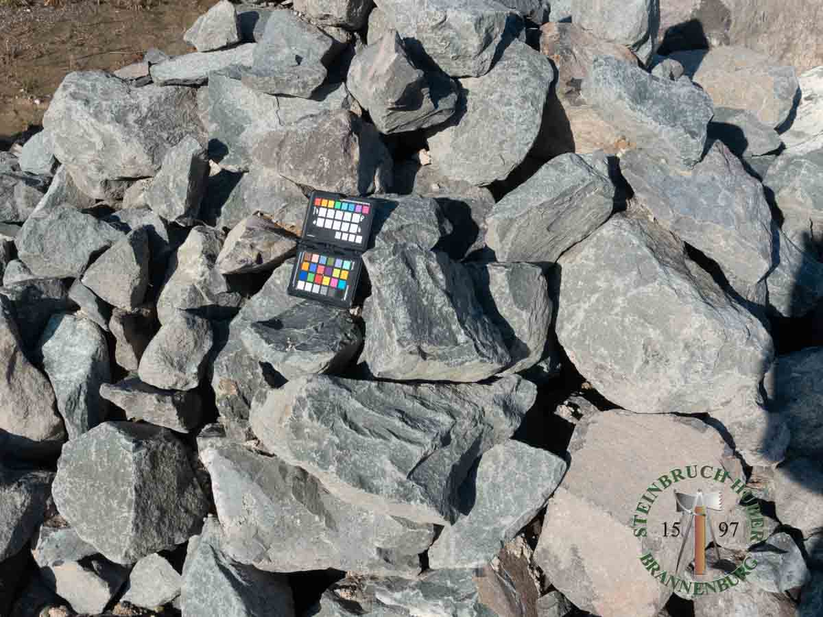 Findlinge - Basalt Felsen 10-50 - Fin-15700-03_01 - Steinbruch Huber