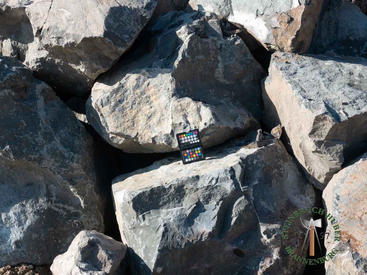 Findlinge - Basalt Felsen 40-160 - Fin-15700-01_02 - Steinbruch Huber