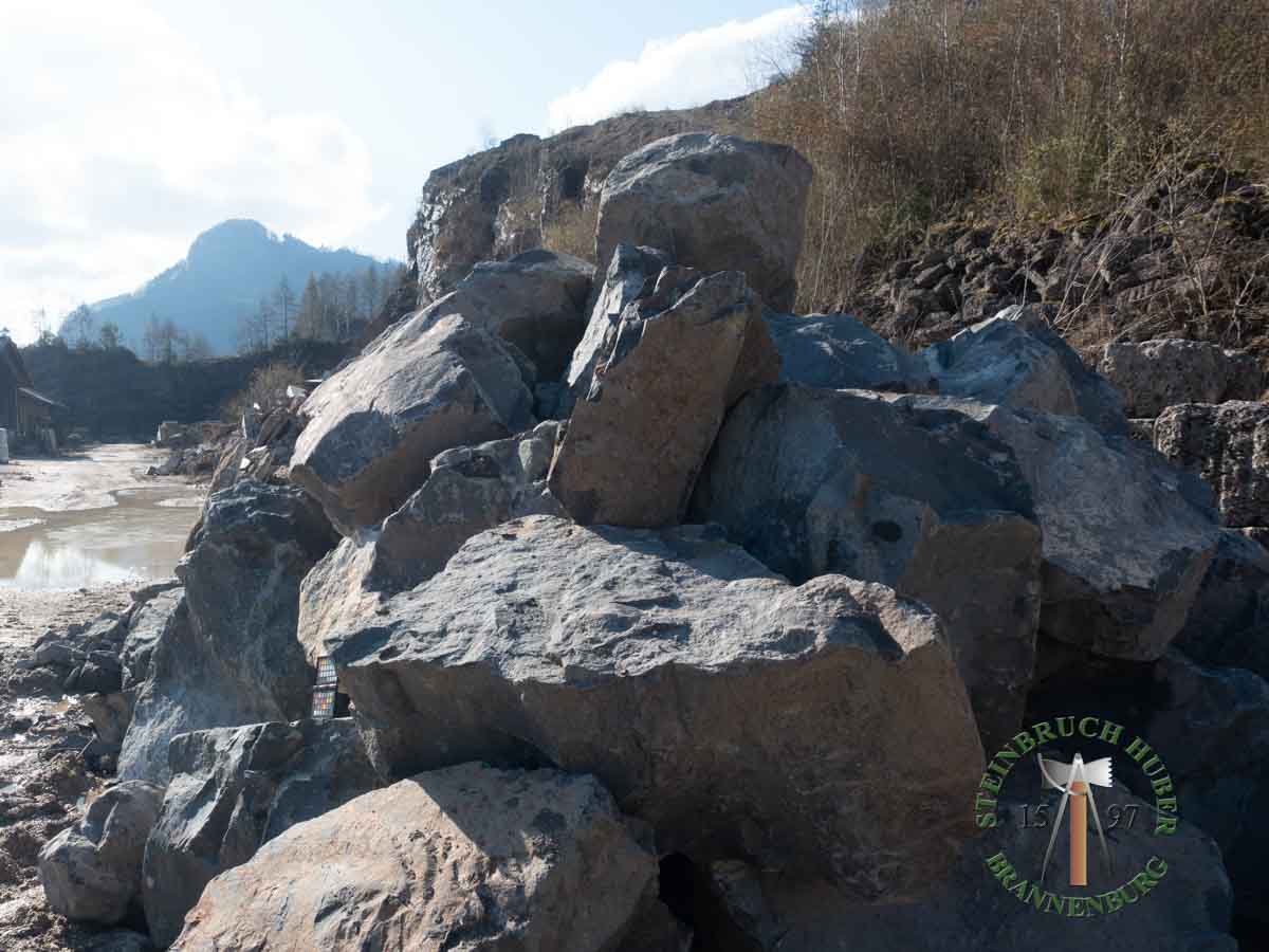 Findlinge - Basalt Felsen 40-160 - Fin-15700-01_04 - Steinbruch Huber