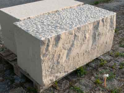 Sitzblöcke - BayJura Sitzblock gespalten gespitzt 50 - Sbl-12002-04_01T - Steinbruch Huber