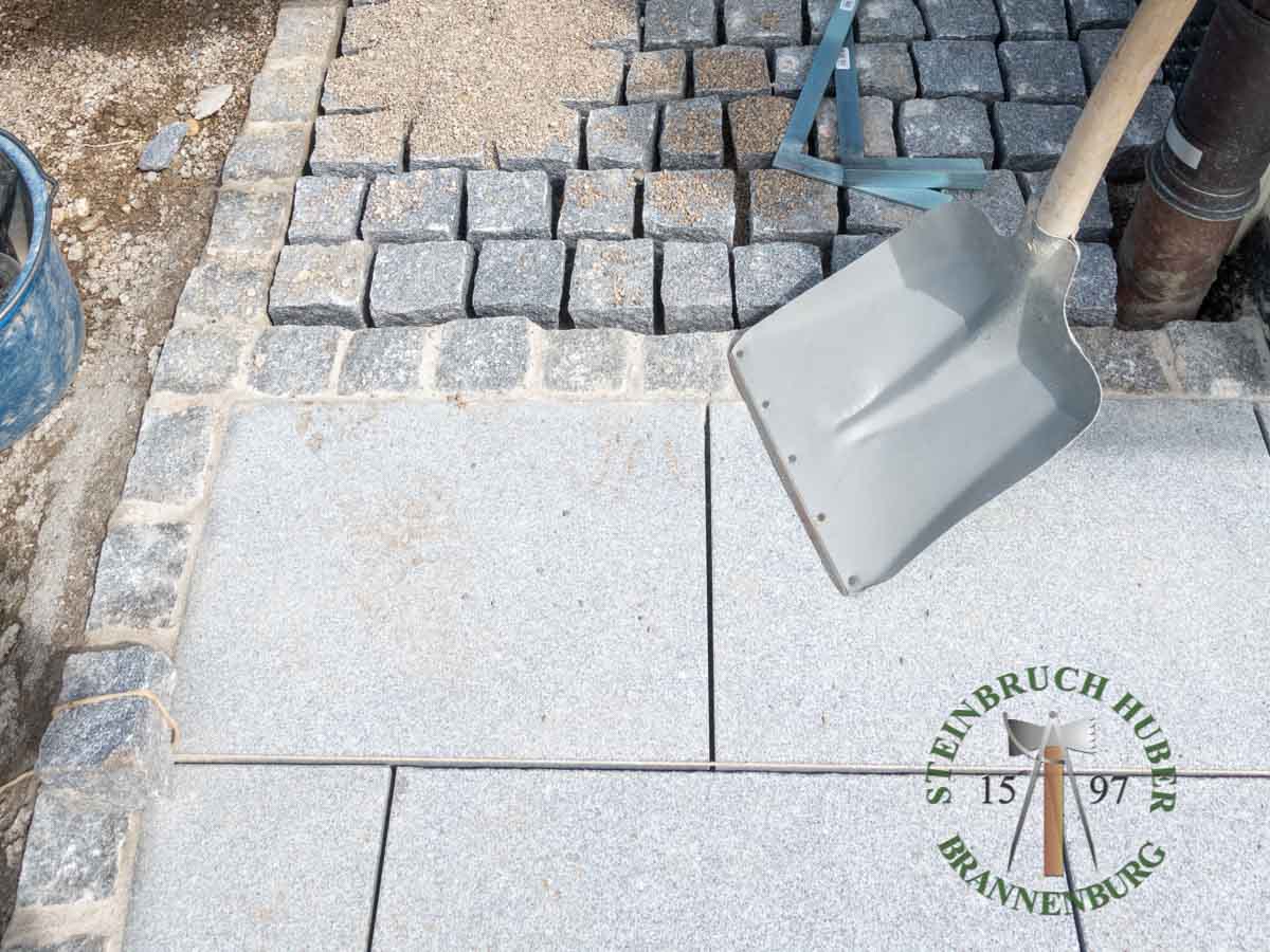 Bodenplatten - Granit Bodenplatten gesandet 20-40 - Bpl-11030-01_04 - Steinbruch Huber