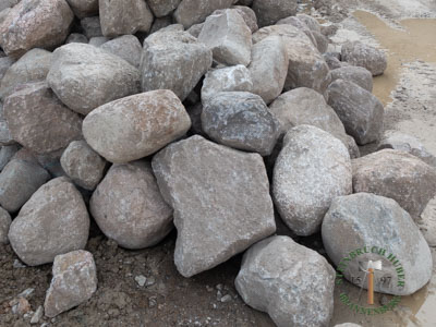 Granit Findlinge 2050 cm als Blickfang im Garten