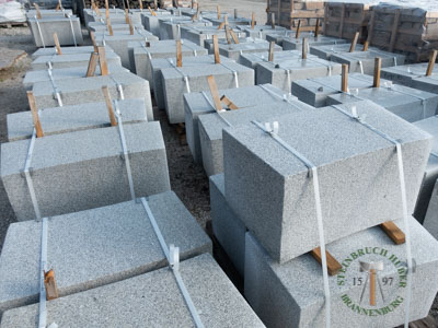 Sitzblöcke - Granit Sitzblock gebogen gestockt 45 - Sbl-11060-01_02T - Steinbruch Huber