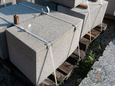 Sitzblöcke - Granit Sitzblock gebogen gestockt 45 - Sbl-11060-01_03T - Steinbruch Huber