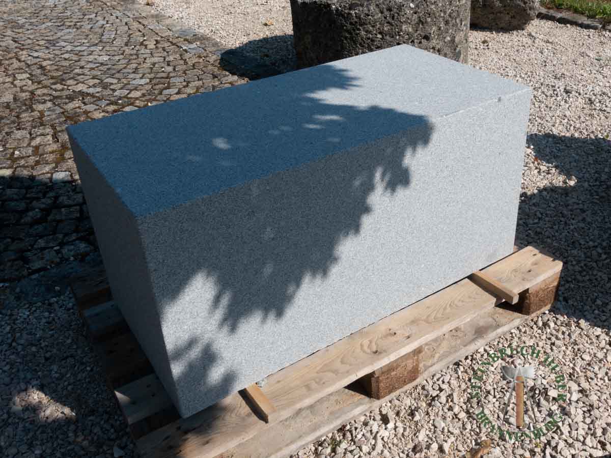 Sitzblöcke - Granit Sitzblock gesandet 50 - Sbl-11030-02_03 - Steinbruch Huber