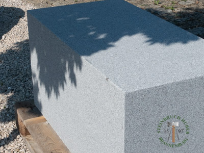 Sitzblöcke - Granit Sitzblock gesandet 50 - Sbl-11030-02_04T - Steinbruch Huber