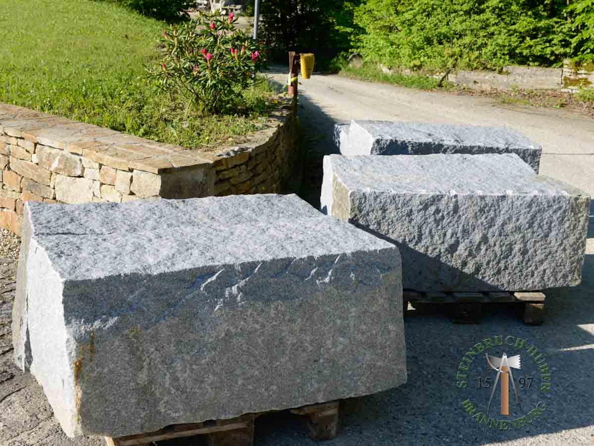 Sitzblöcke - Granit Sitzblock gespalten 50 - Sbl-11030-01_08 - Steinbruch Huber