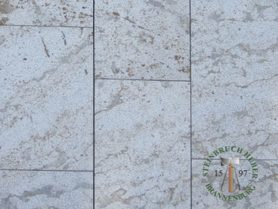 Bodenplatten - Muschelkalk Bodenplatten Bahnen gestockt - Bpl-14801-08_03T - Steinbruch Huber