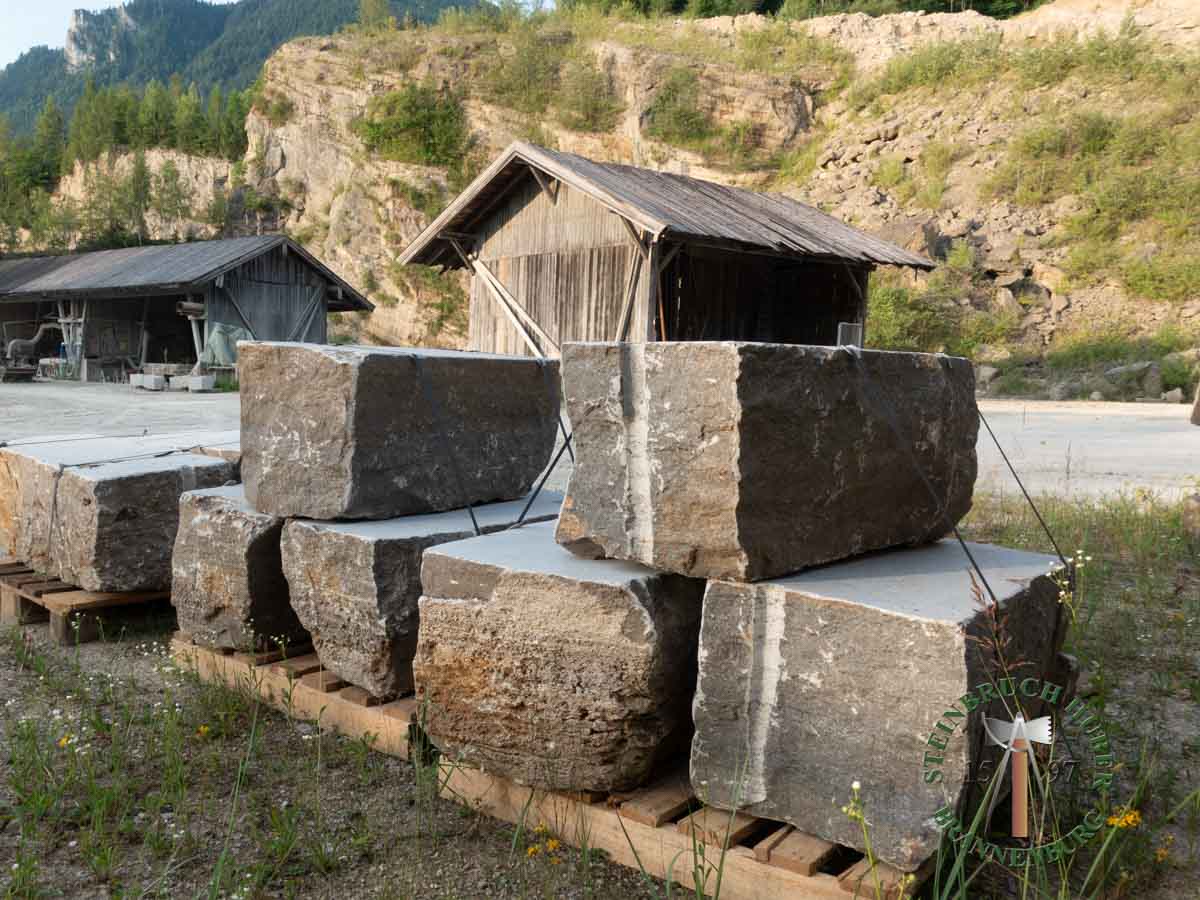 Sitzblöcke - Muschelkalk Sitzblock gesägt gespalten 50 - Sbl-14801-02_03 - Steinbruch Huber