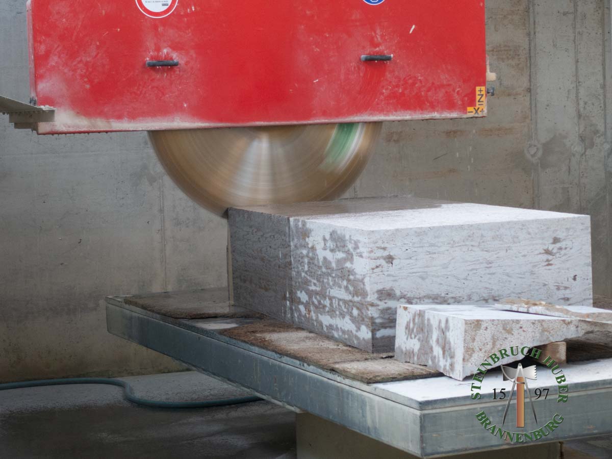 Sitzblöcke - Muschelkalk Sitzblock geschliffen 45 - Sbl-14801-06_02 - Steinbruch Huber