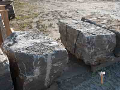 Sitzblöcke - Muschelkalk Sitzblock gespalten 50 - Sbl-14801-01_04T - Steinbruch Huber