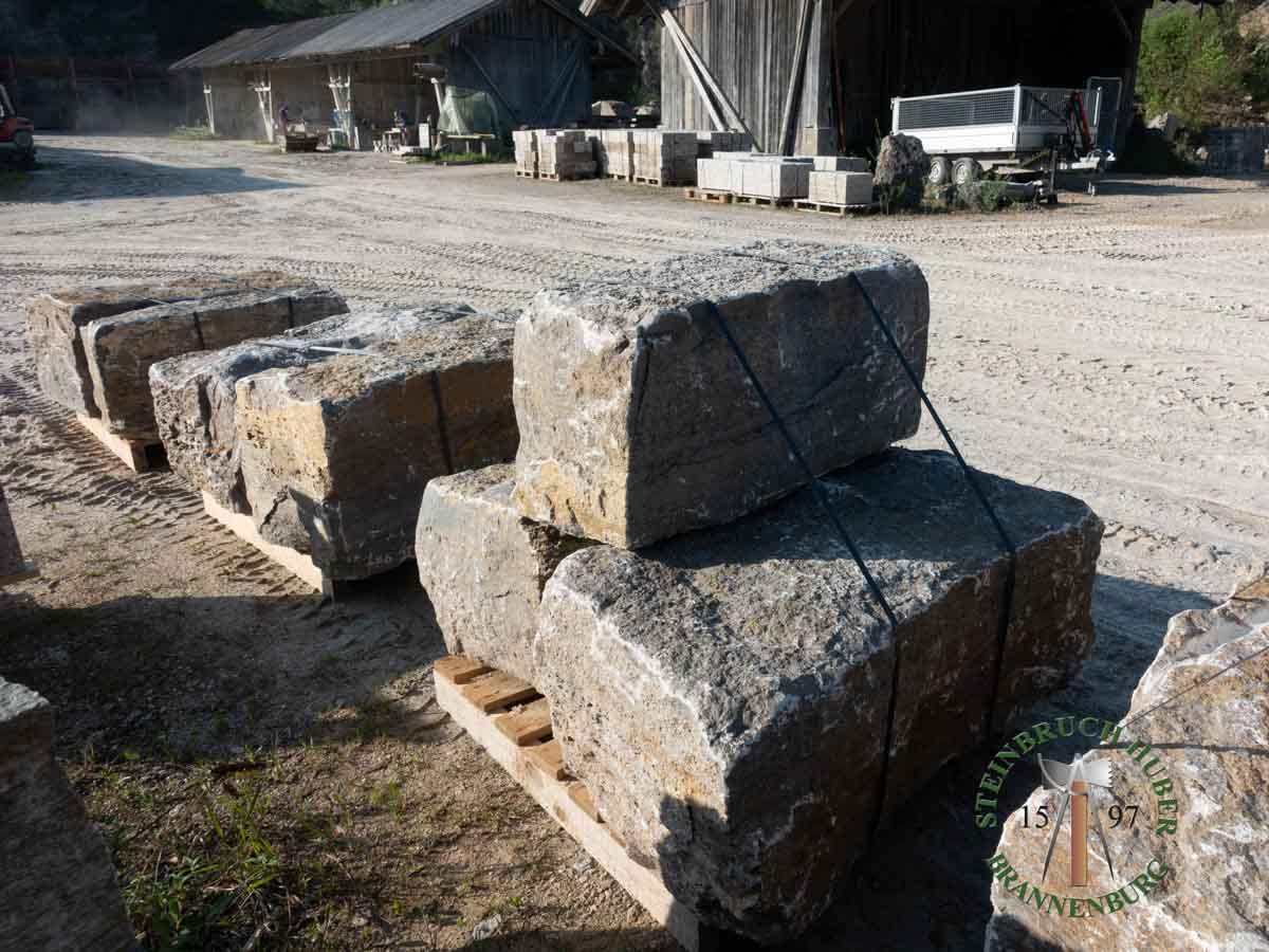 Sitzblöcke - Muschelkalk Sitzblock gespalten 50 - Sbl-14801-01_05 - Steinbruch Huber