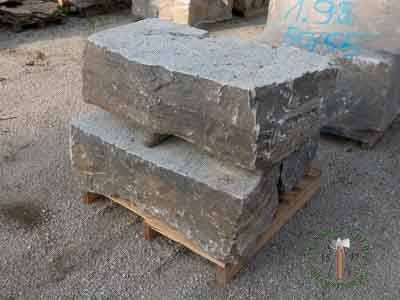 Sitzblöcke - Muschelkalk Sitzblock gespalten gestockt 50 - Sbl-14801-03_01T - Steinbruch Huber