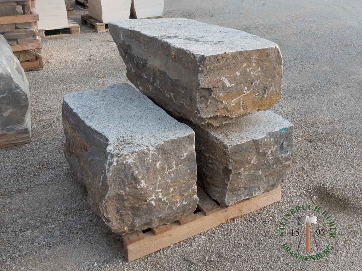 Sitzblöcke - Muschelkalk Sitzblock gespalten gestockt 50 - Sbl-14801-03_02 - Steinbruch Huber