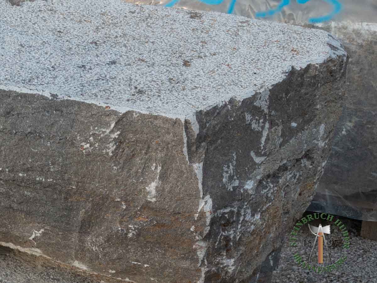 Sitzblöcke - Muschelkalk Sitzblock gespalten gestockt 50 - Sbl-14801-03_03 - Steinbruch Huber