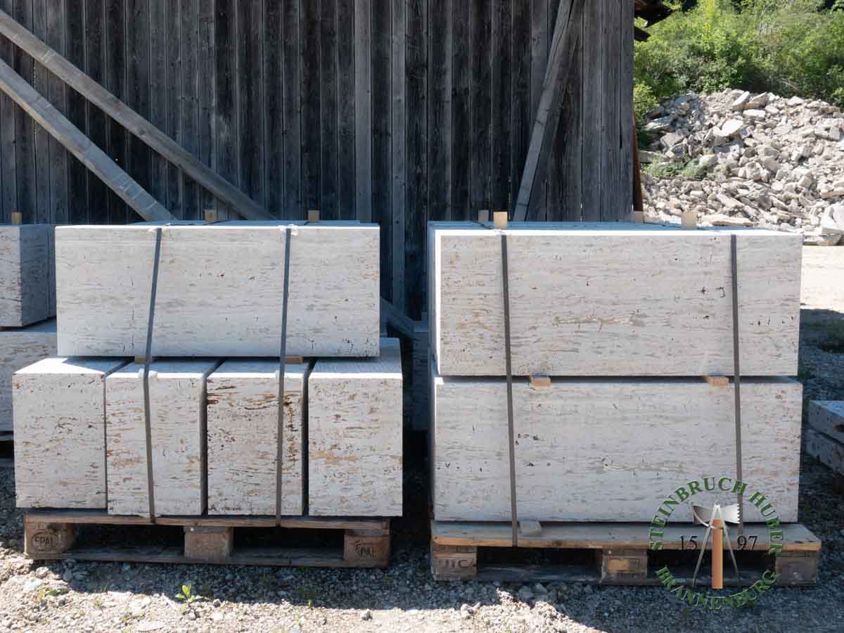 Sitzblöcke - Muschelkalk Sitzblock gesägt 45 - Sbl-14801-05_01 - Steinbruch Huber