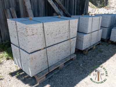 Sitzblöcke - Muschelkalk Sitzblock gesägt 45 - Sbl-14801-05_02T - Steinbruch Huber