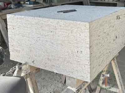 Sitzblöcke - Muschelkalk Sitzblock gesägt gestockt 45 - Sbl-14801-04_01T - Steinbruch Huber