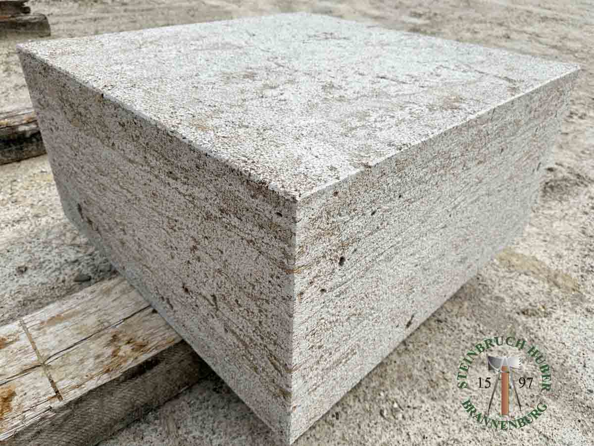Sitzblöcke - Muschelkalk Sitzblock gesägt gestockt 45 - Sbl-14801-04_02 - Steinbruch Huber