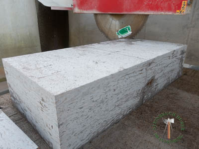 Sitzblöcke - Muschelkalk Sitzblock gesägt gestockt 45 - Sbl-14801-04_04T - Steinbruch Huber