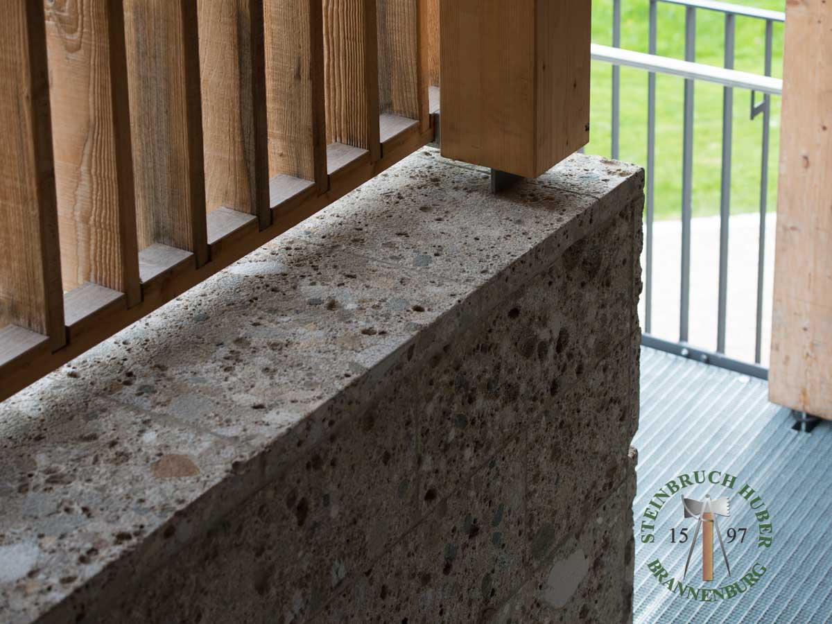 Abdeckungen - Nagelfluh Abdeckplatte flach gestockt - Abd-10000-01_03 - Steinbruch Huber