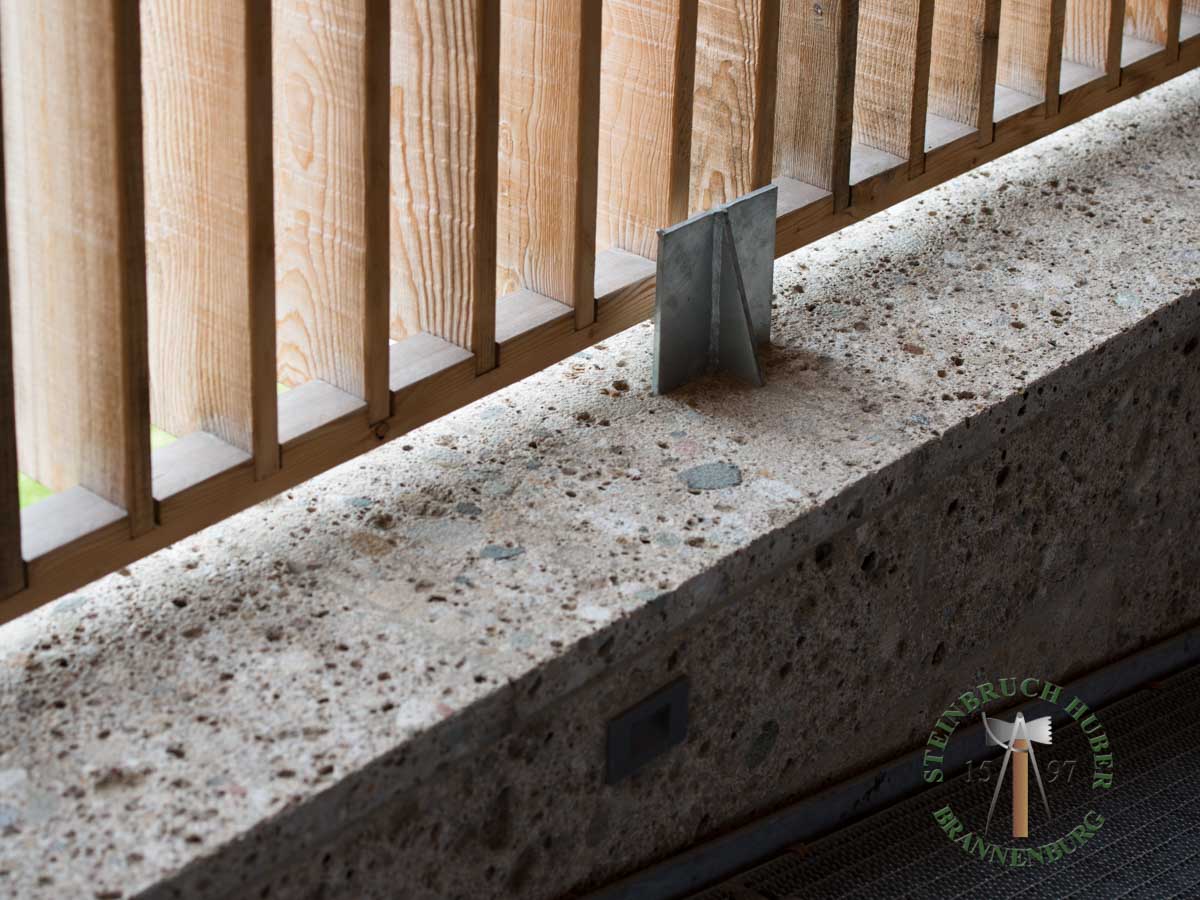 Abdeckungen - Nagelfluh Abdeckplatte flach gestockt - Abd-10000-01_04 - Steinbruch Huber