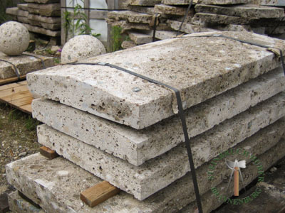 Abdeckungen - Nagelfluh Abdeckung Sattel gestockt - Abd-10000-03_04T - Steinbruch Huber