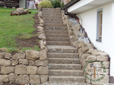 Blockstufen - Nagelfluh Blockstufe geschliffen 100 - Bst-10000-01_03T - Steinbruch Huber