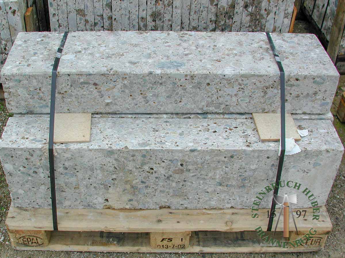 Blockstufen - Nagelfluh Blockstufe geschliffen 100 - Bst-10000-01_04 - Steinbruch Huber