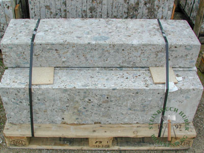 Blockstufen - Nagelfluh Blockstufe geschliffen 100 - Bst-10000-01_04T - Steinbruch Huber