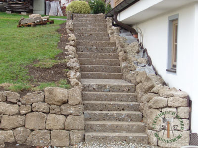 Blockstufen - Nagelfluh Blockstufe geschliffen 60-180 - Bst-10000-01_03T - Steinbruch Huber