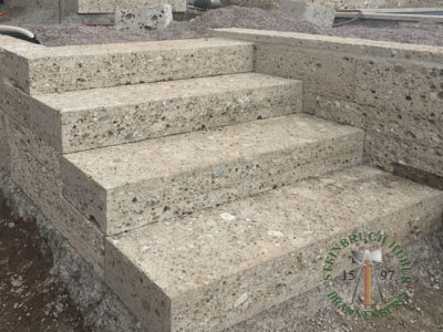 Blockstufen - Nagelfluh Blockstufe gestockt 100 - Bst-10000-02_01T - Steinbruch Huber