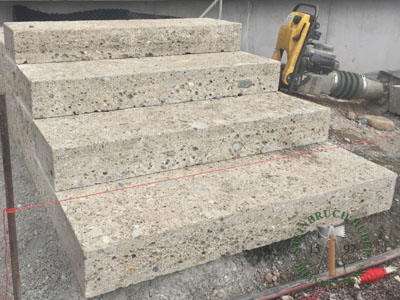 Blockstufen - Nagelfluh Blockstufe gestockt 100 - Bst-10000-02_02T - Steinbruch Huber