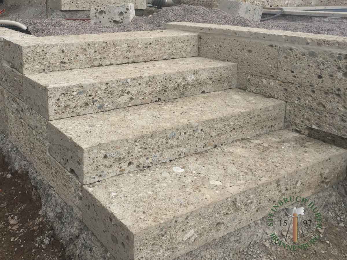 Blockstufen - Nagelfluh Blockstufe gestockt 60-180 - Bst-10000-02_01 - Steinbruch Huber