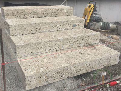 Blockstufen - Nagelfluh Blockstufe gestockt 60-180 - Bst-10000-02_02T - Steinbruch Huber