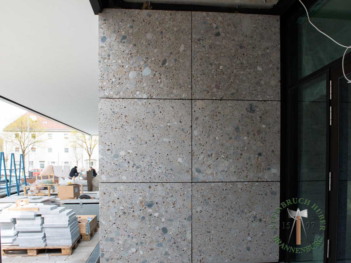 Fassadenplatten - Nagelfluh Fassadenplatten geschliffen 4 - Fas-10000-04_06 - Steinbruch Huber