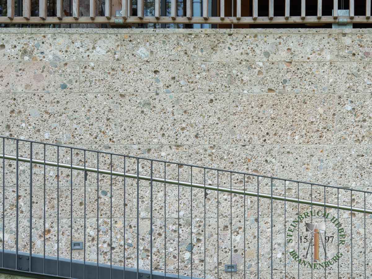 Fassadenplatten - Nagelfluh Fassadenplatten gestockt 4 - Fas-10000-34_05 - Steinbruch Huber