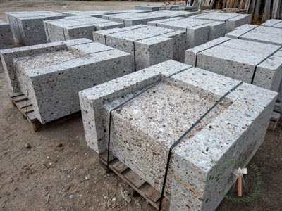 Sitzblöcke - Nagelfluh Sitzblock geschliffen 50 - Sbl-10000-02_05T - Steinbruch Huber