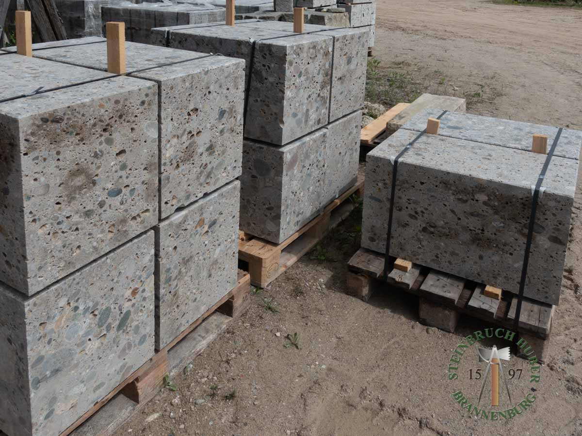 Sitzblöcke - Nagelfluh Sitzblock geschliffen 50 - Sbl-10000-02_08 - Steinbruch Huber