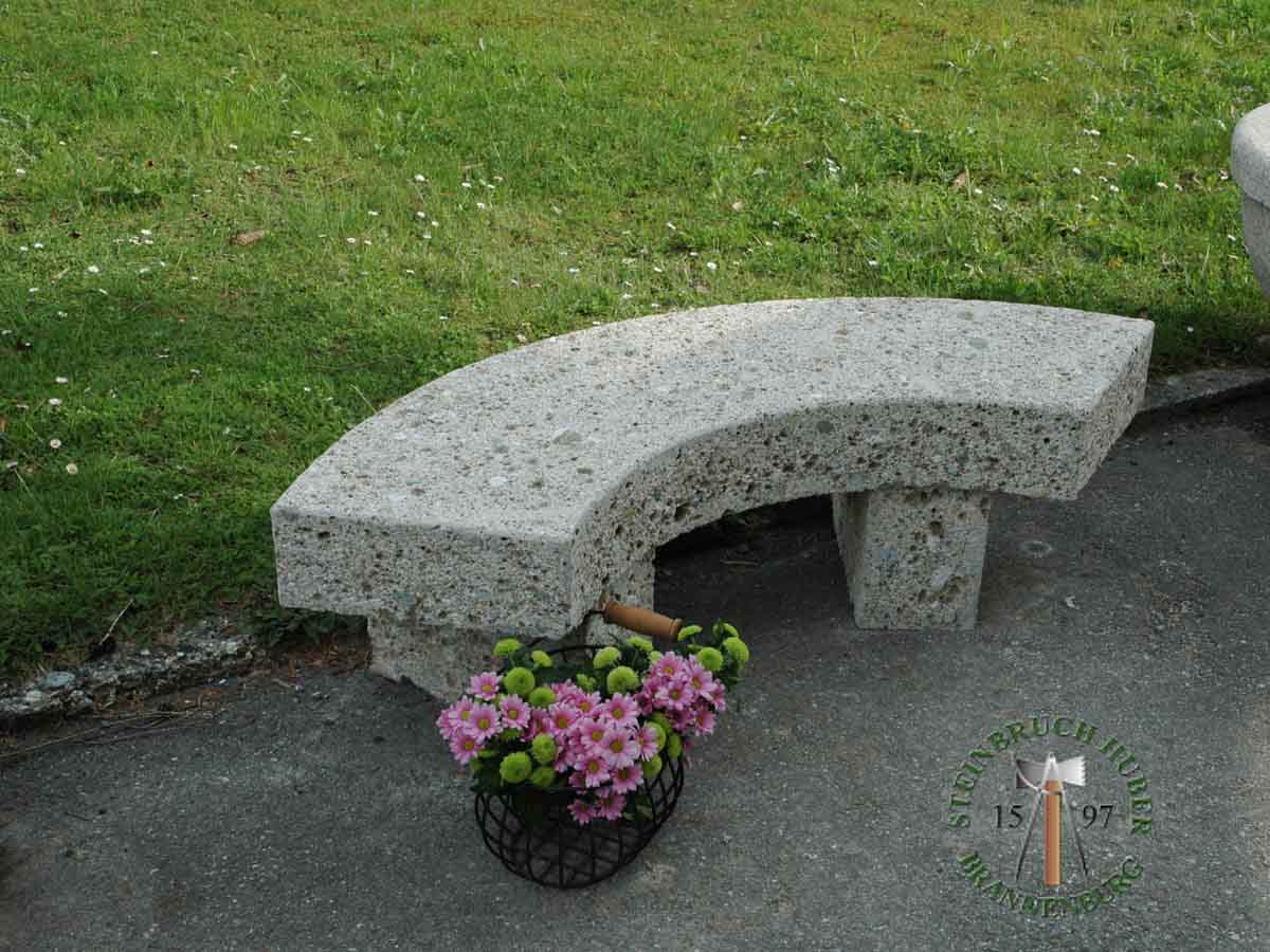 Steinbänke - Nagelfluh Steinbank Chiemsee - Sbk-10000-02_02 - Steinbruch Huber