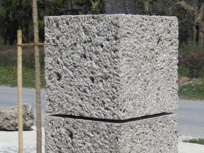 Pfeiler, Säulen - Nagelfluh Säule gespitzt freistehend - Sae-10000-02_02T - Steinbruch Huber