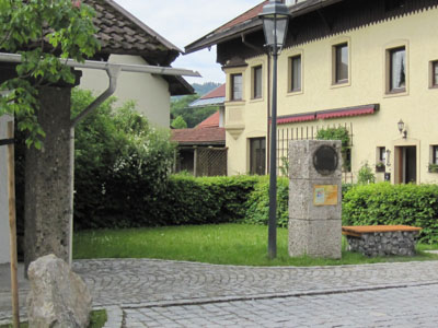 Pfeiler, Säulen - Nagelfluh Säule gespitzt freistehend - Sae-10000-02_04T - Steinbruch Huber