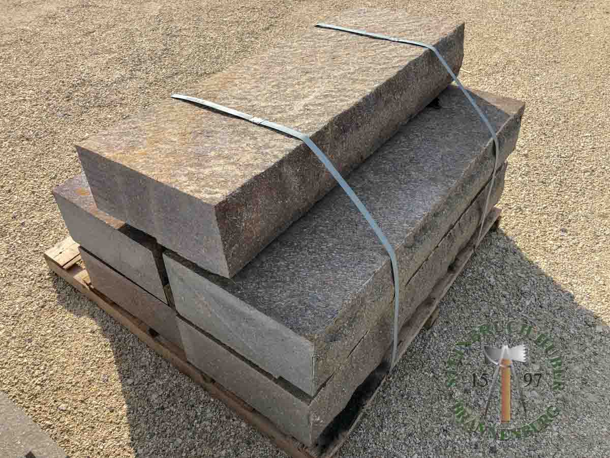 Blockstufen - Porphyr Blockstufe gespalten 100 - Bst-15001-01_01 - Steinbruch Huber