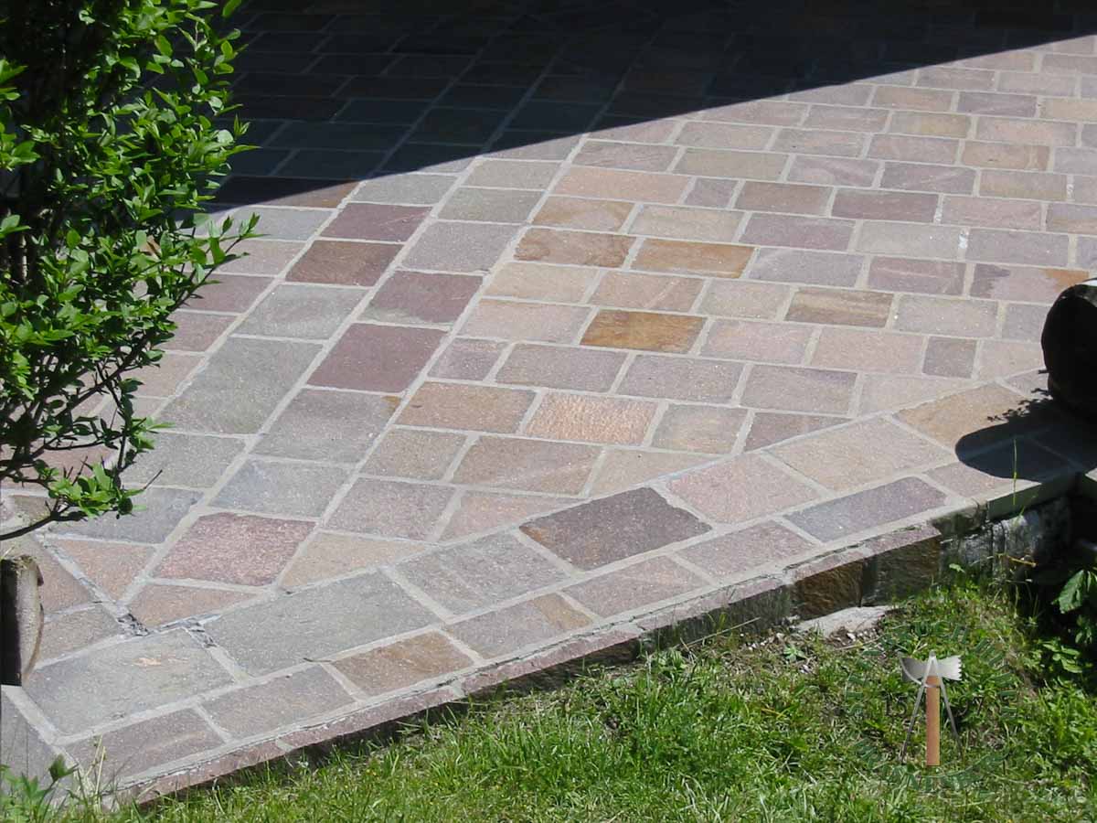 Porphyr Bodenplatten Trentino 30 cm breit spaltrau Kanten behauen